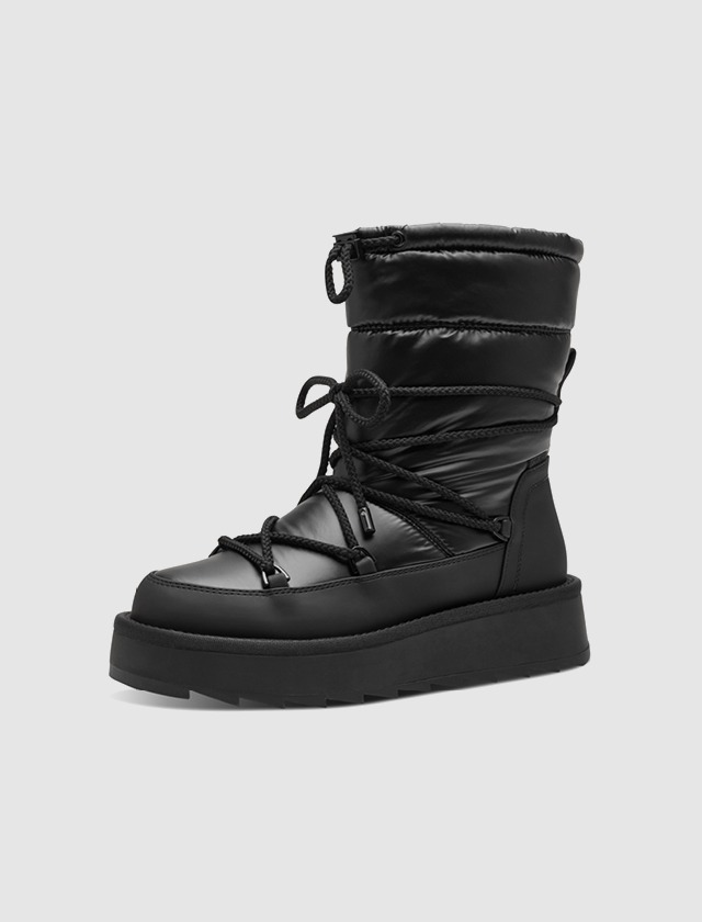 Schwarze Winterstiefel mit Schnürung und gepolstertem Design.