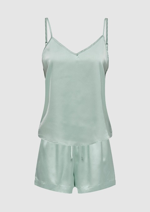 Schlafanzug-Set in Mintgrün aus Satin, bestehend aus einem Top mit Spaghettiträgern und kurzen Shorts. Schlafanzug-Set in Mintgrün aus Satin, bestehend aus einem Top mit Spaghettiträgern und kurzen Shorts.