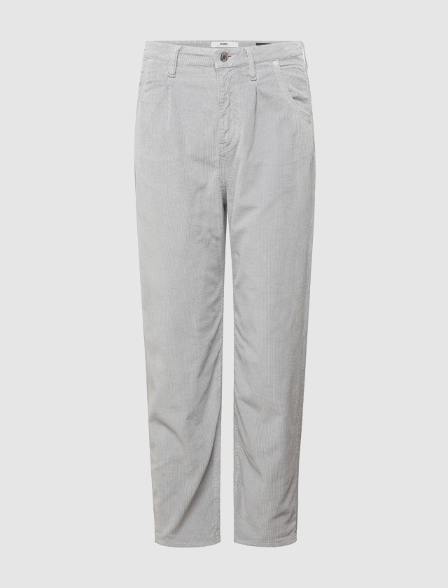 Beige Stoffhose mit geradem Schnitt. Beige Stoffhose mit geradem Schnitt.