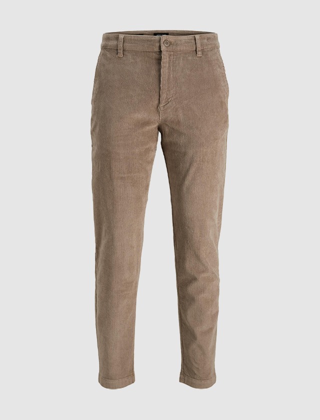 Beige Kordhosen mit schmalem Schnitt. Beige Kordhosen mit schmalem Schnitt.