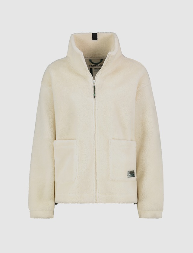 Eine beigefarbene Fleecejacke mit Stehkragen und zwei Taschen. Eine beigefarbene Fleecejacke mit Stehkragen und zwei Taschen.