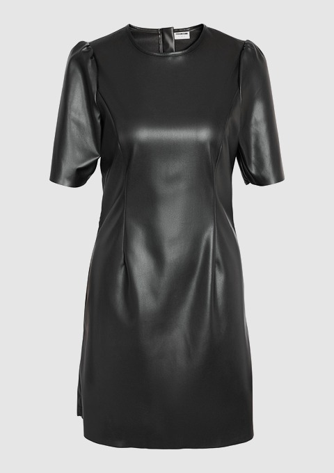 Schwarzes, kurzes Kleid aus Leder mit halblangen Ärmeln. Schwarzes, kurzes Kleid aus Leder mit halblangen Ärmeln.