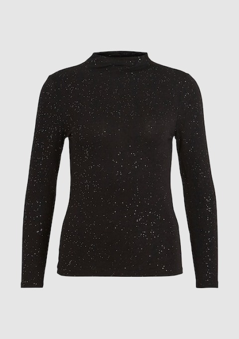 Schwarzes Langarmshirt mit glitzernden Akzenten.