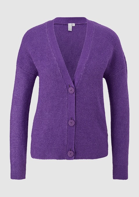 Lila Strickjacke mit V-Ausschnitt und drei Knöpfen. Lila Strickjacke mit V-Ausschnitt und drei Knöpfen.