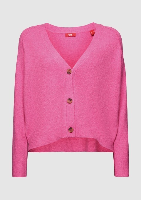 Eine pinkfarbene Strickjacke mit V-Ausschnitt und Knöpfen. Eine pinkfarbene Strickjacke mit V-Ausschnitt und Knöpfen.