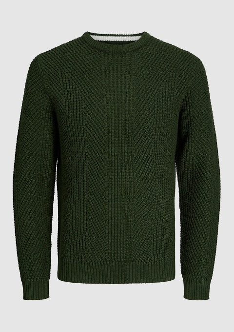 Grüner, gestrickter Pullover mit Rundhalsausschnitt. Grüner, gestrickter Pullover mit Rundhalsausschnitt.