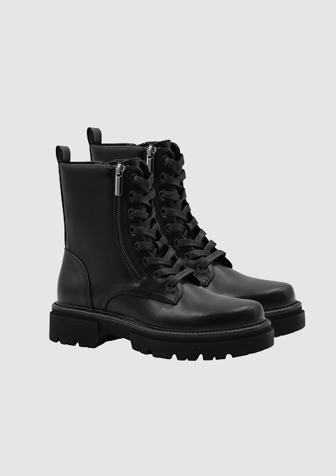 Schwarze Stiefel mit Schnürung und Reißverschluss.