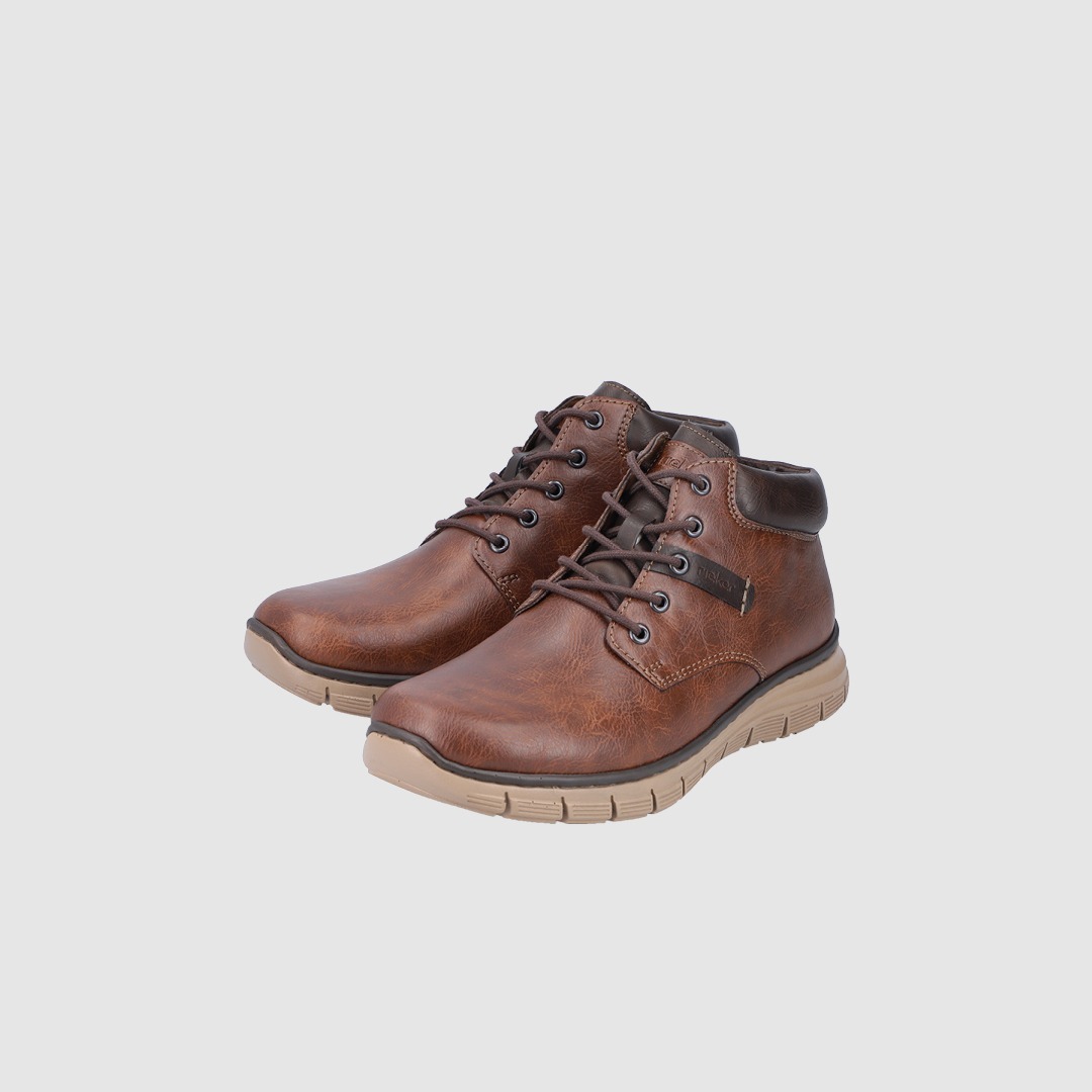 Braune Herrenstiefel aus Leder mit Schnürung und beigem Sohlenprofil.
