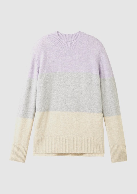 Ein pullover mit lila, grauen und beigen Streifen.