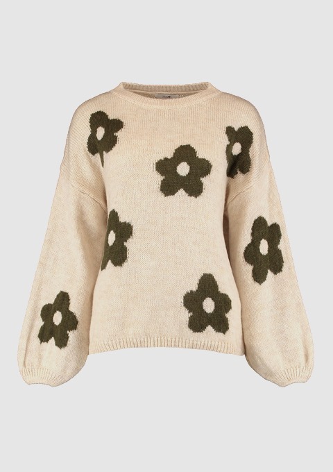 Ein gestrickter Pullover in beige mit grünen Blumenmustern.