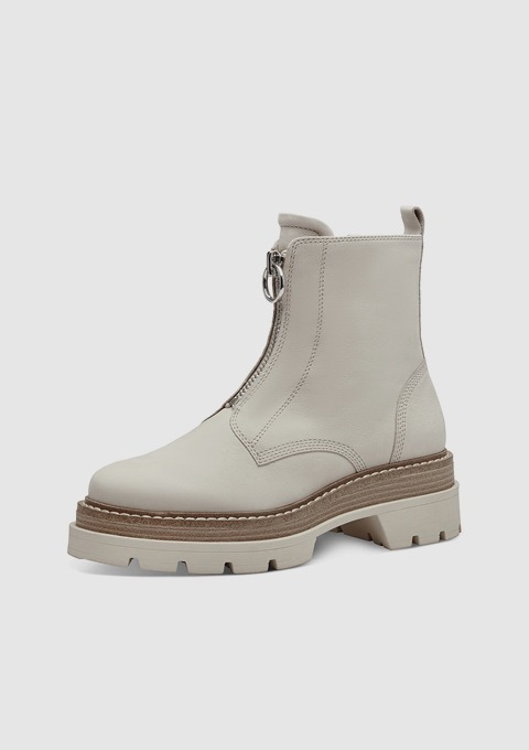 Eine helle, modische Stiefelette mit Reißverschluss und einer robusten Sohle. Eine helle, modische Stiefelette mit Reißverschluss und einer robusten Sohle.