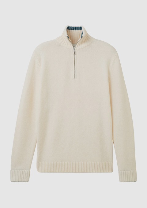 Ein cremefarbener Pullover mit kurzer Reißverschlussöffnung und gerippten Säumen. Ein cremefarbener Pullover mit kurzer Reißverschlussöffnung und gerippten Säumen.