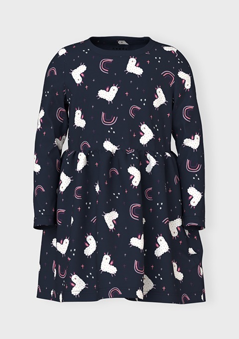 Ein langärmliges Kleid in dunkelblau mit einem Muster aus Lamas und Regenbögen. Ein langärmliges Kleid in dunkelblau mit einem Muster aus Lamas und Regenbögen.