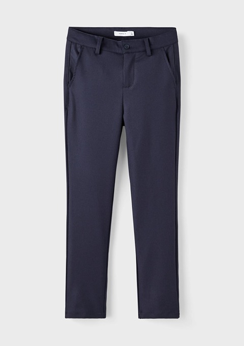 Dunkle Stoffhose mit Taschen und Knopfverschluss. Dunkle Stoffhose mit Taschen und Knopfverschluss.
