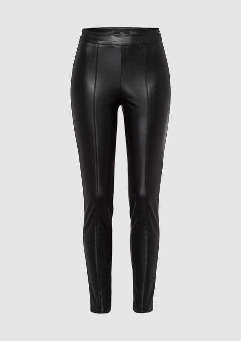 Schwarze, enganliegende Leggings aus Leder. Schwarze, enganliegende Leggings aus Leder.