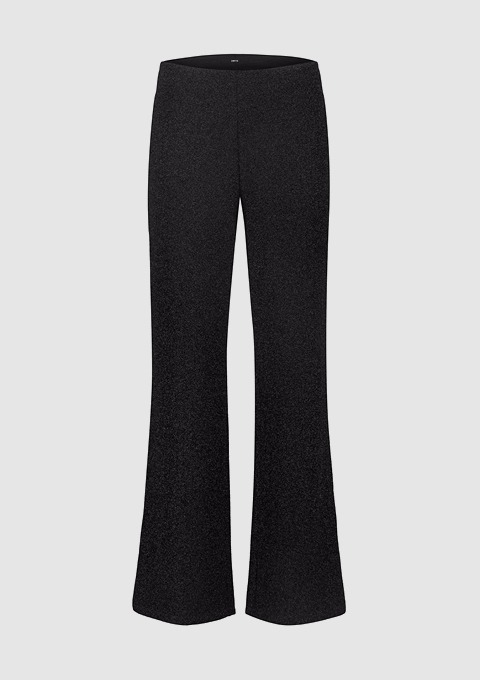 Schwarze, weite Hosen. Schwarze, weite Hosen.