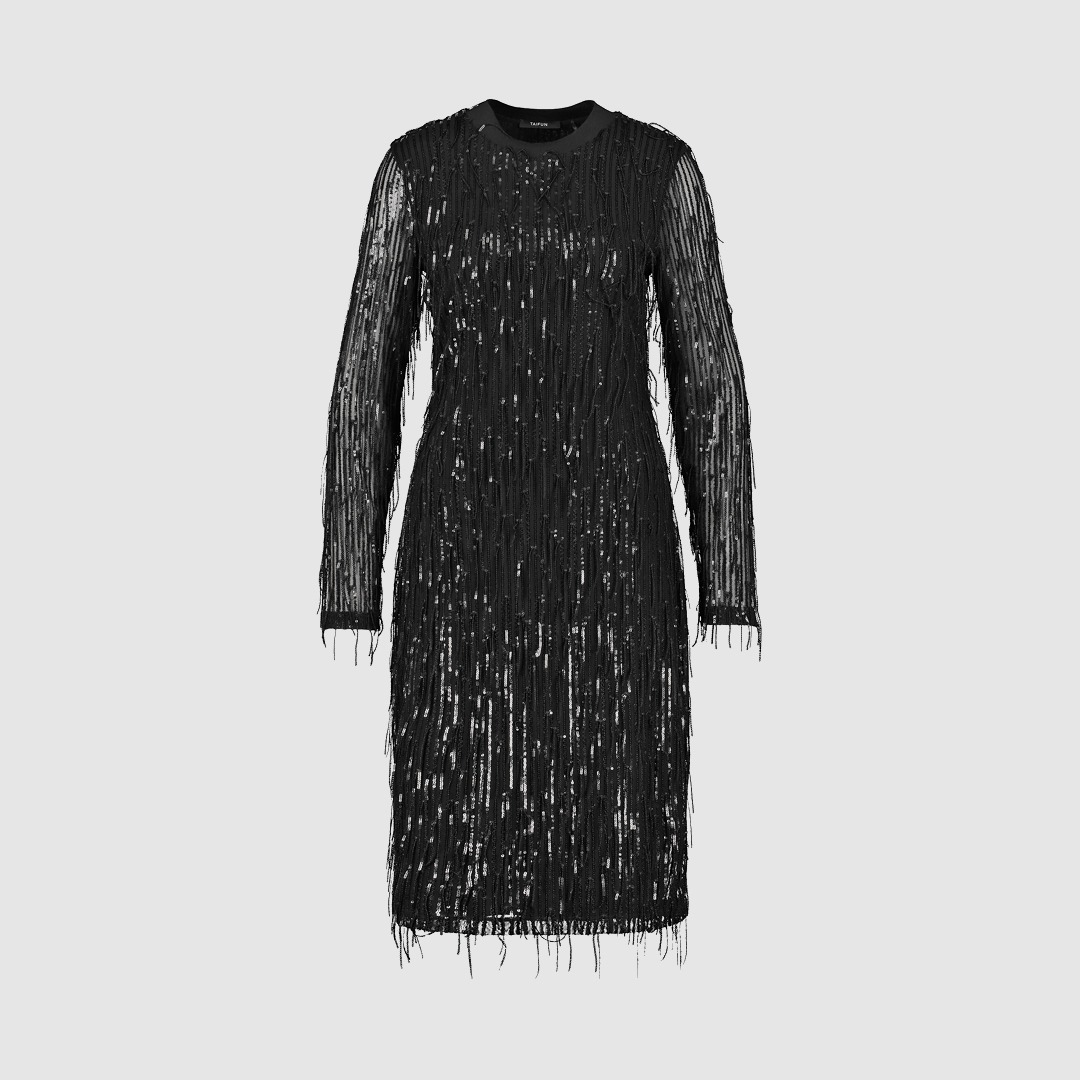 Ein schwarzes Kleid mit langen Ärmeln und fransigen Verzierungen. Ein schwarzes Kleid mit langen Ärmeln und fransigen Verzierungen.