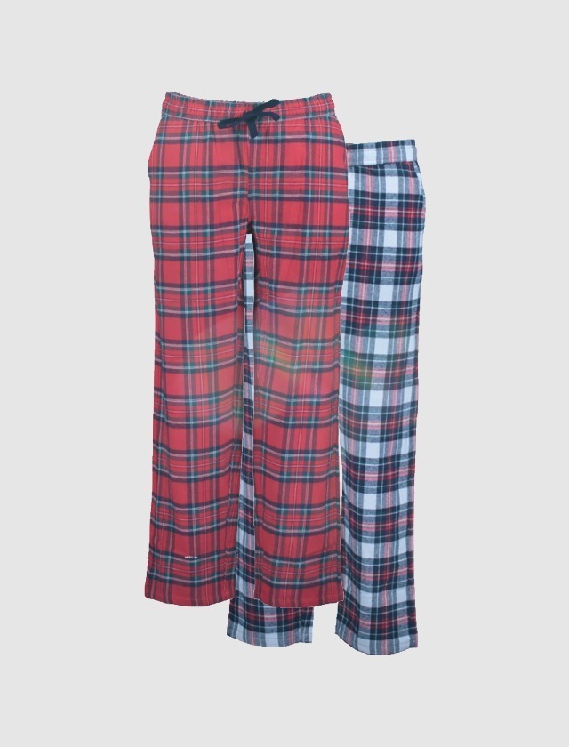 Zwei Paar Karottenhosen, eine rot mit schwarz-grünem Karo und eine blau-weiß mit Karo.