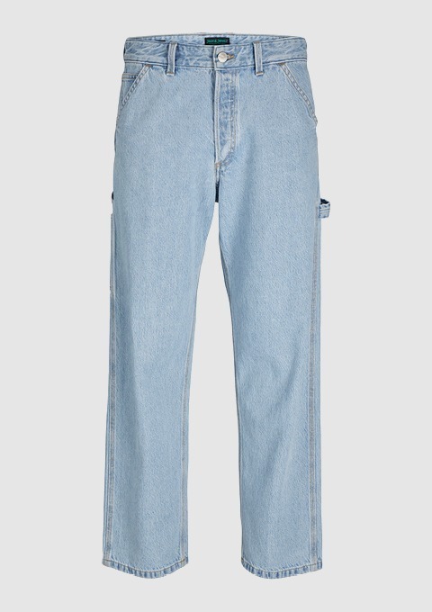 Eine hellblaue Jeanshose mit geradem Schnitt.