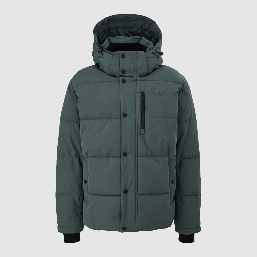 Dicke, grüne Daunenjacke mit Kapuze und Reißverschluss.