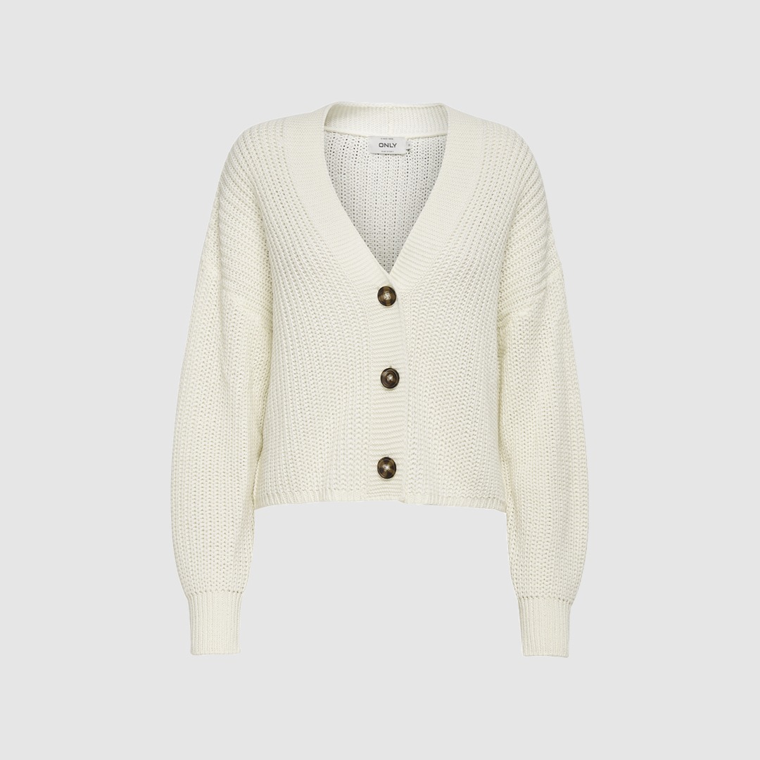 Eine cremefarbene Strickjacke mit V-Ausschnitt und drei Knöpfen.