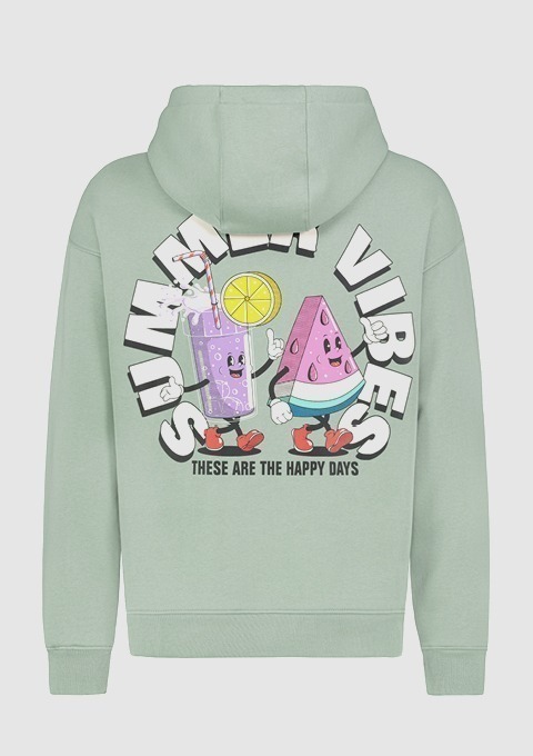Helle grüne Kapuzenjacke mit buntem Aufdruck von zwei fruchtigen Charakteren und dem Text „SUMMER VIBES“ und „THESE ARE THE HAPPY DAYS“. Helle grüne Kapuzenjacke mit buntem Aufdruck von zwei fruchtigen Charakteren und dem Text "SUMMER VIBES" und "THESE ARE THE HAPPY DAYS".