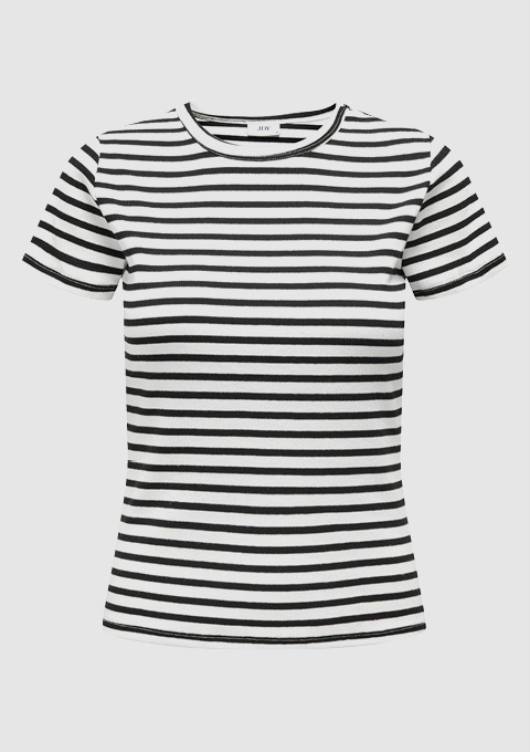 Gestreiftes T-Shirt in Schwarz und Weiß. Gestreiftes T-Shirt in Schwarz und Weiß.