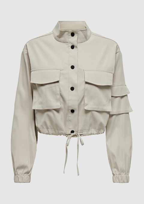 Beige Jacke mit zwei Taschen und elastischen Ärmelbündchen. Beige Jacke mit zwei Taschen und elastischen Ärmelbündchen.