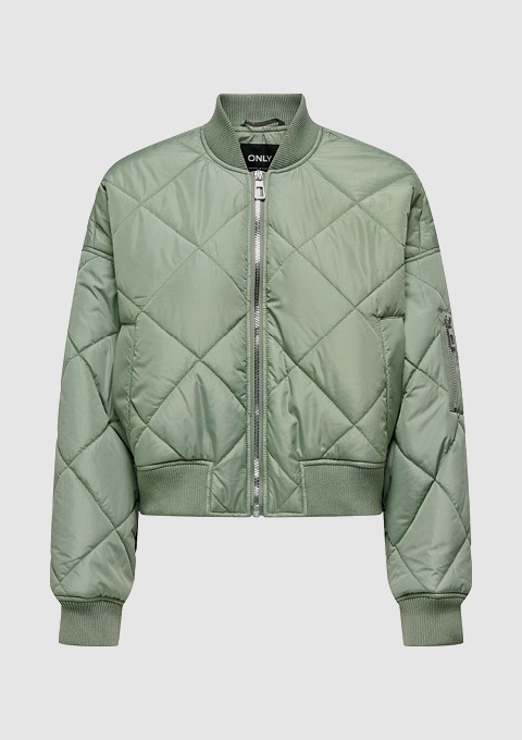 Eine grüne, gesteppte Bomberjacke mit Reißverschluss. Eine grüne, gesteppte Bomberjacke mit Reißverschluss.