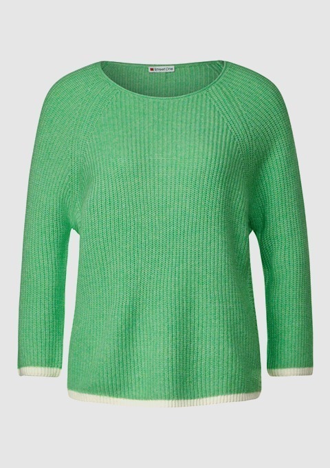 Ein grüner Pullover mit weichem Strickmuster und einem runden Ausschnitt. Ein grüner Pullover mit weichem Strickmuster und einem runden Ausschnitt.