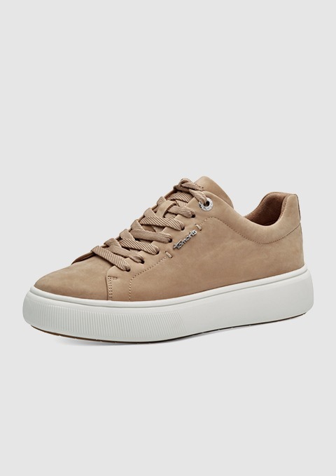 Beige Sneakers aus Wildleder mit weißen Absatz. Beige Sneakers aus Wildleder mit weißen Absatz.
