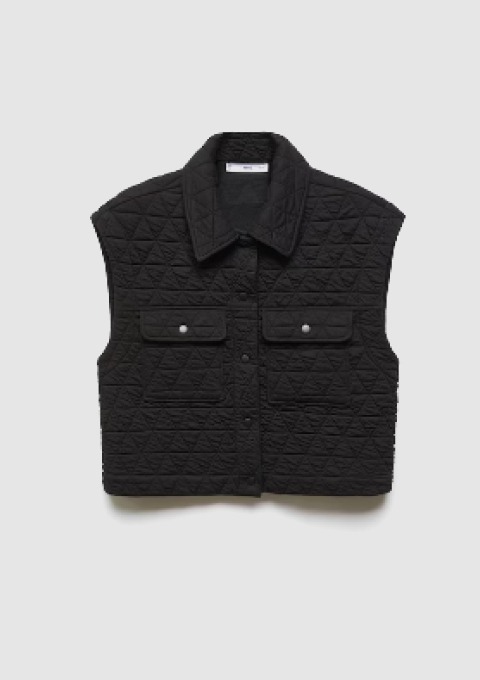 Eine schwarze, ärmellose Weste mit einem strukturierten, geometrischen Muster und zwei Brusttaschen. Eine schwarze, ärmellose Weste mit einem strukturierten, geometrischen Muster und zwei Brusttaschen.