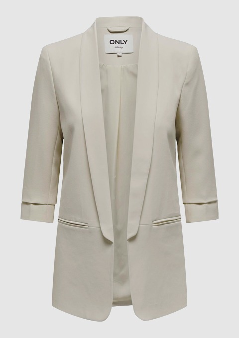 Ein beiger Blazer von ONLY mit langen Ärmeln und zwei Taschen.