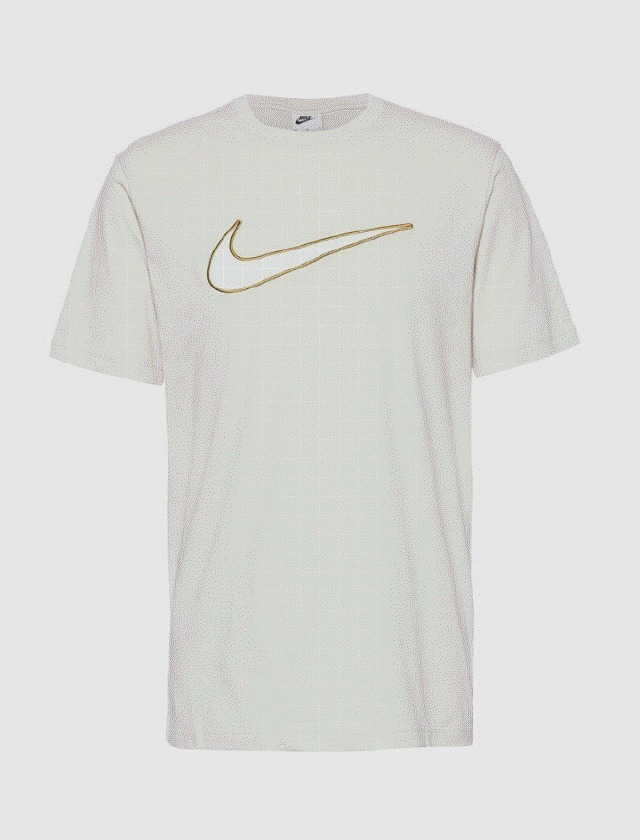 Ein weißes T-Shirt mit einem goldenen Nike-Logo.