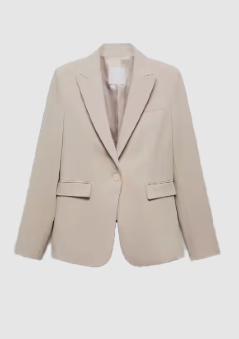 Ein beiger Blazer mit einem Knopf und zwei taschen.