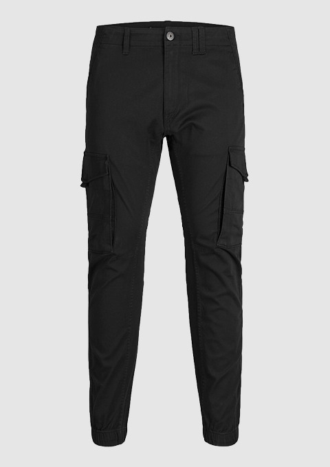 Schwarze Cargo-Hosen mit seitlichen Taschen und elastischem Saum. Schwarze Cargo-Hosen mit seitlichen Taschen und elastischem Saum.