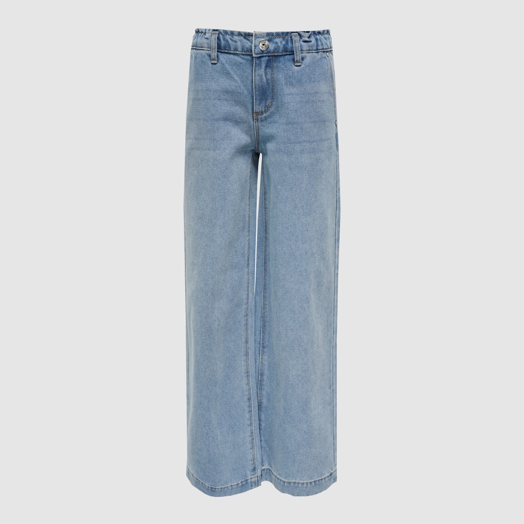 Ein Paar hellblaue, weite Jeans. Ein Paar hellblaue, weite Jeans.