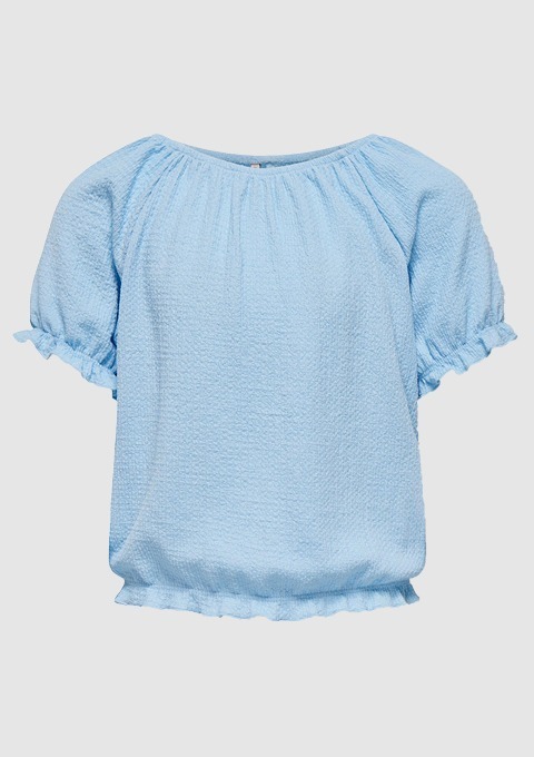 Hellblaue Bluse mit kurzärmeligen Rüschen und elastischem Bund. Hellblaue Bluse mit kurzärmeligen Rüschen und elastischem Bund.