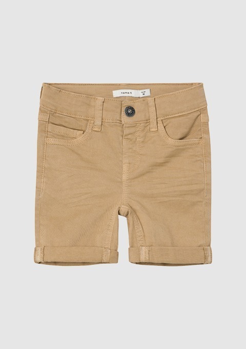 Beige Shorts mit umgeschlagenem Saum. Beige Shorts mit umgeschlagenem Saum.