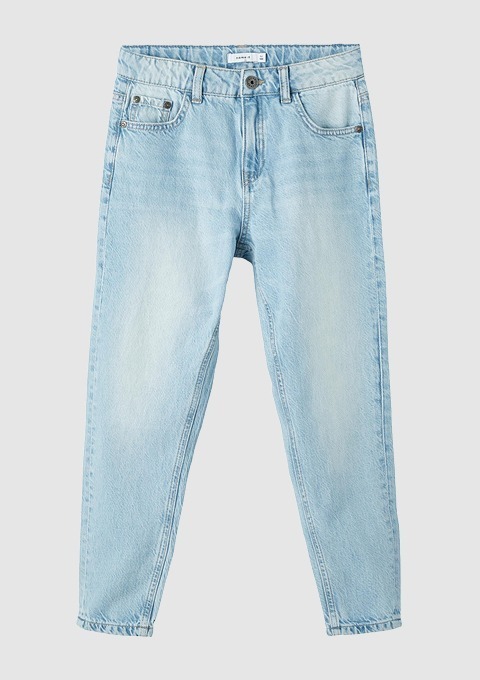 Hellblaue Jeans mit schmalem Schnitt. Hellblaue Jeans mit schmalem Schnitt.