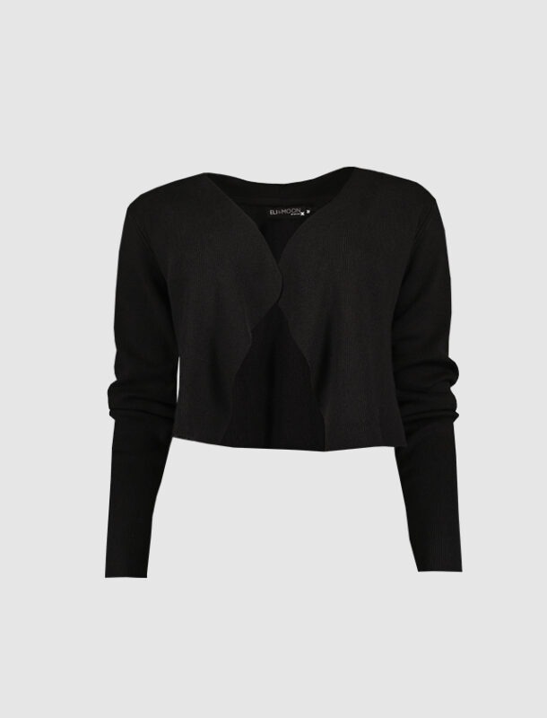 Schwarze, kurz geschnittene Strickjacke mit langen Ärmeln.