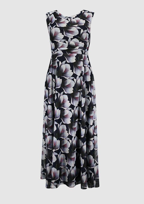 Ein langes, elegantes Kleid mit floralem Muster in Schwarz, Rosa und Weiß.