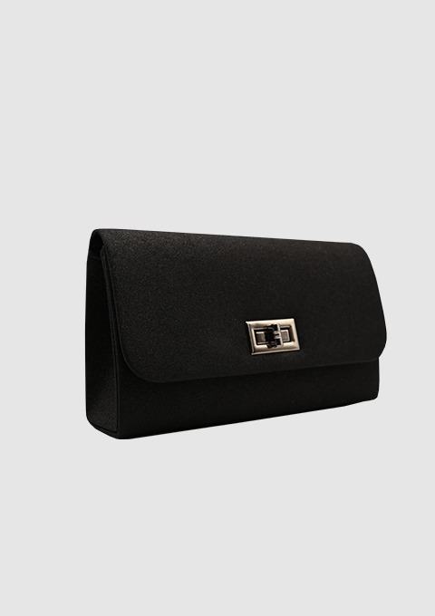 Eine schwarze Clutch mit einem silbernen Verschluss.