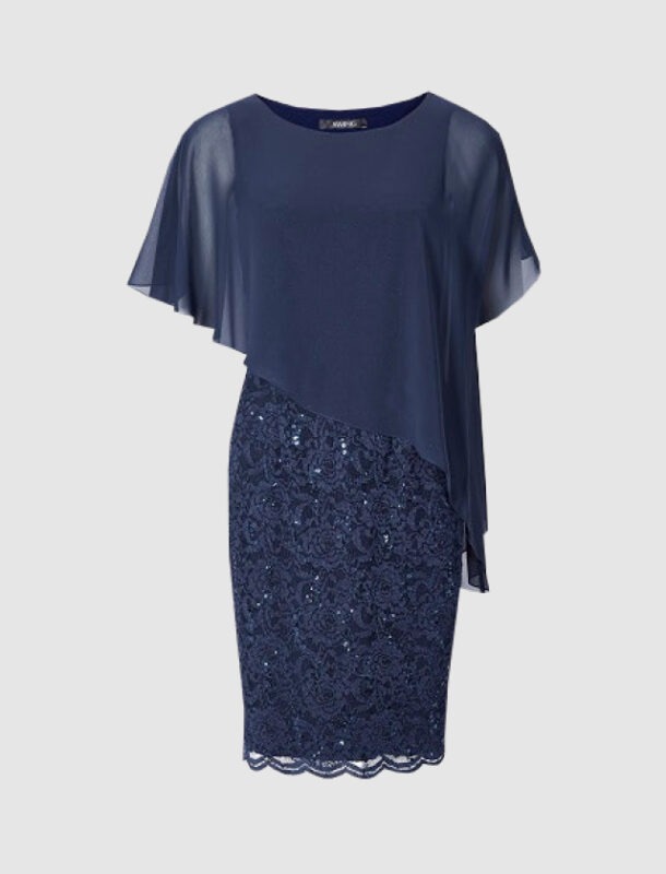 Ein elegantes, dunkelblaues Kleid mit transparenter oberer Lage und genähter Spitze.