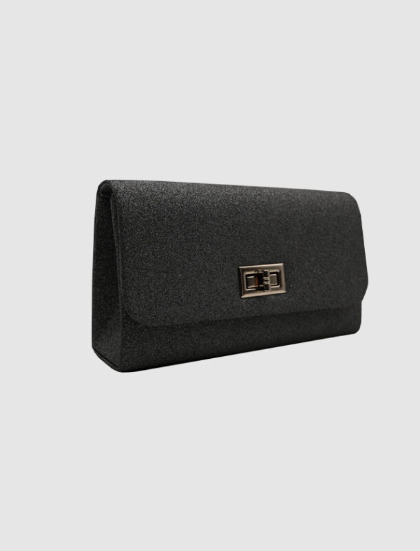 Eine schwarze Clutch mit glitzerndem Material und einem goldenen Verschluss.