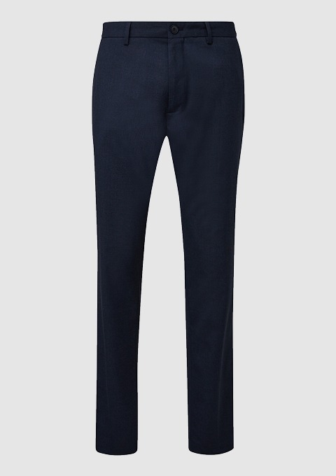 Dunkelblaue Hose.