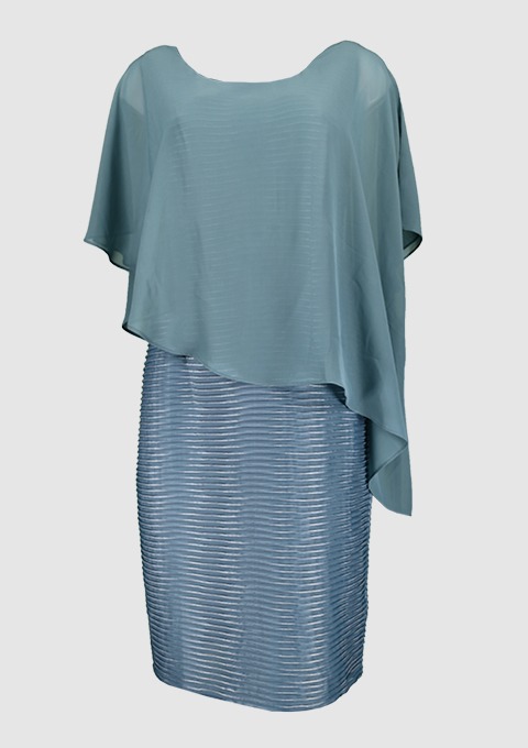 Ein elegantes Kleid mit einem hellblauen, fließenden Oberteil und einem gerippten, blauen Rock.