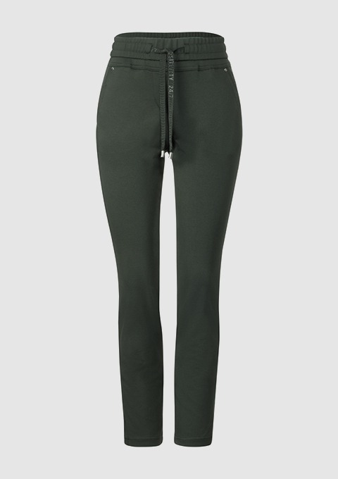 Grüne Jogginghose mit elastischem Bund und Kordelzug.