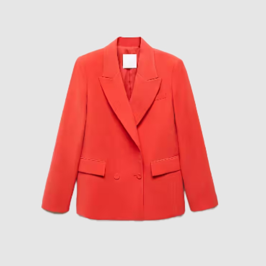 Ein roter Blazer mit doppelter Knopfleiste.