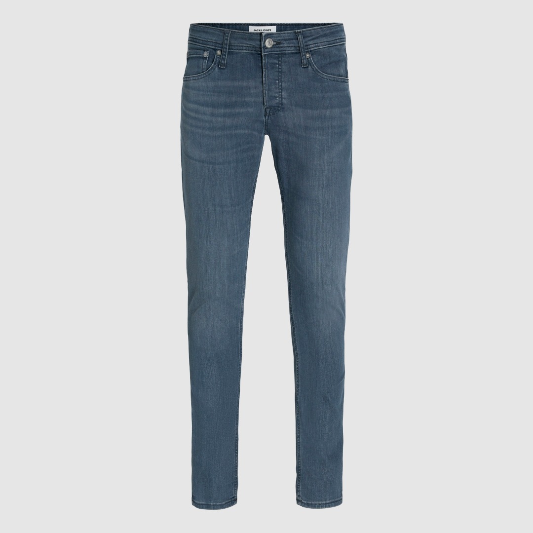 Eine blaue Jeanshose.